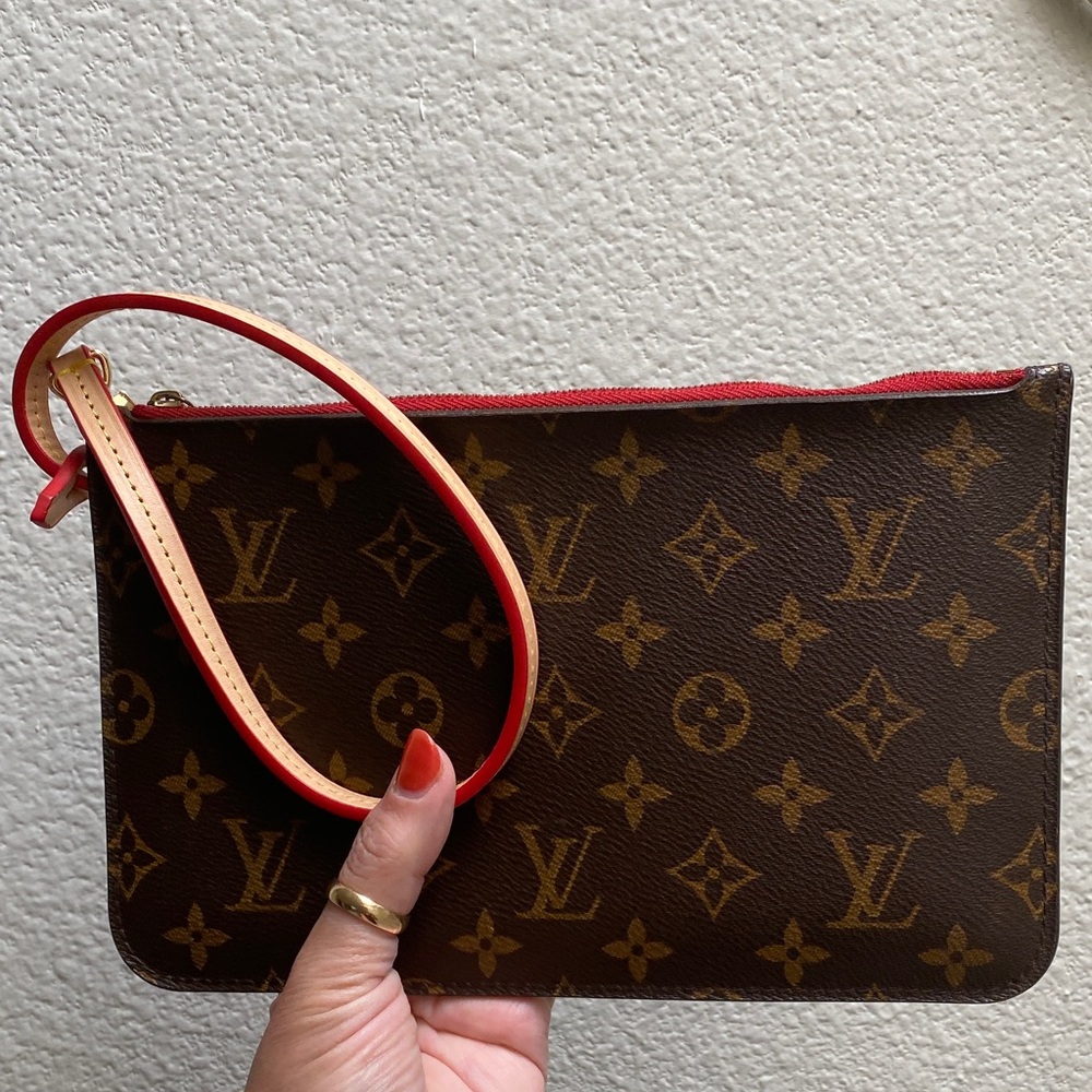 😍 Louis Vuitton Monogram Wristlet Ponchette with Red Trim and leather strap